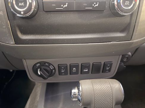 Used 2012 Nissan Frontier SL w/ Moonroof Pkg image 20