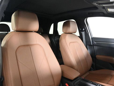 Used 2025 Audi Q3 2.0T Premium w/ Convenience Package image 16