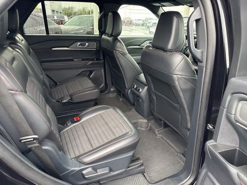 Used 2025 Ford Explorer ST-Line AWD/4WD image 24