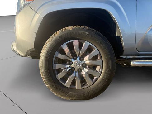 Used 2021 Toyota Tacoma SR AWD/4WD image 12