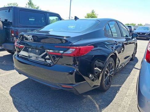 Used 2025 Toyota Camry SE FWD image 4