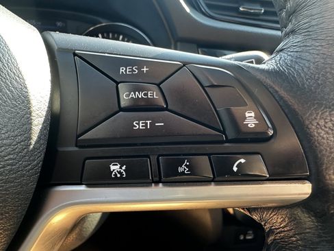 Used 2018 Nissan Rogue SL image 33