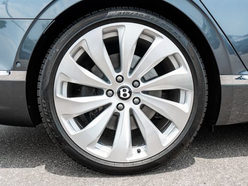 Certified 2026 Bentley Flying Spur Plug-In Hybrid AWD/4WD image 15