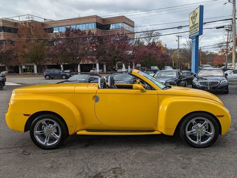 Used 2004 Chevrolet SSR w/ Preferred Equipment Group RWD image 29