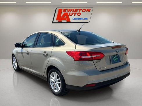 Used 2015 Ford Focus SE w/ SE Cold Weather Package FWD image 11