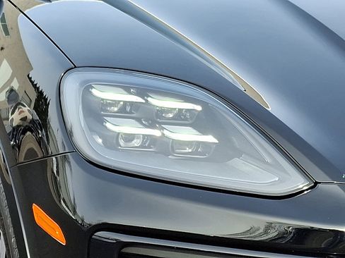 Used 2024 Porsche Cayenne Coupe image 9