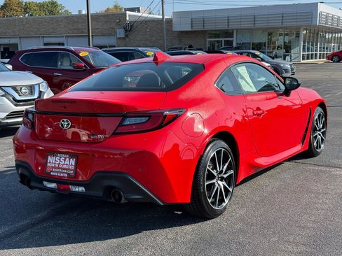 Used 2023 Toyota GR86 Base w/ ALL Weather Mat Package (TMS) image 5