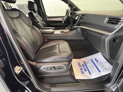 Used 2024 Jeep Wagoneer Series II AWD/4WD image 19