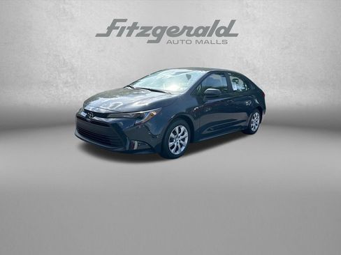 Used 2026 Toyota Corolla LE FWD image 3