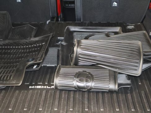 Used 2021 Toyota Highlander XSE image 53