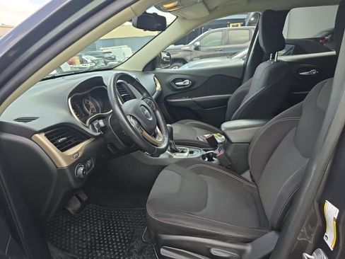 Used 2015 Jeep Cherokee Latitude w/ Cold Weather Group AWD/4WD image 7