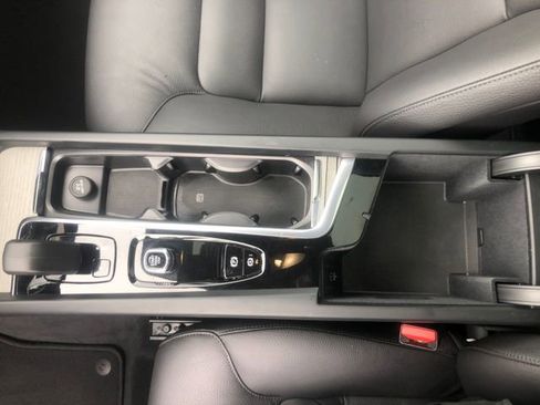 Used 2025 Volvo XC60 B5 Plus AWD/4WD image 28