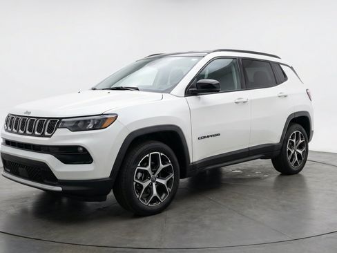 Used 2025 Jeep Compass Limited AWD/4WD image 3