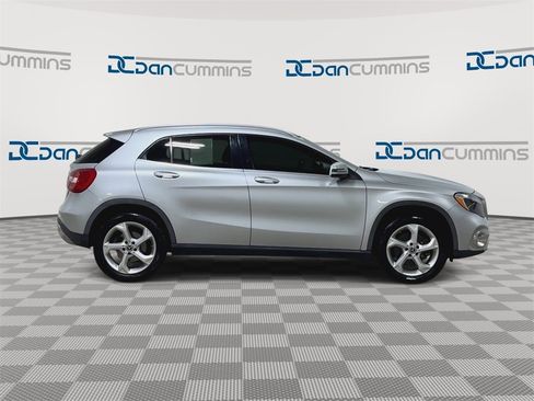 Used 2018 Mercedes-Benz GLA 250 4MATIC image 9