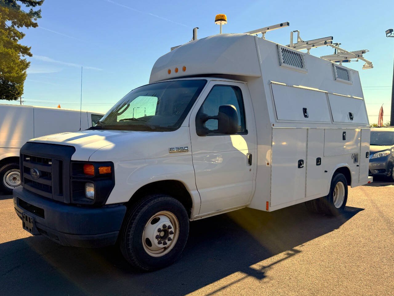 Used 2017 Ford E-350 and Econoline 350 Super Duty RWD image 4