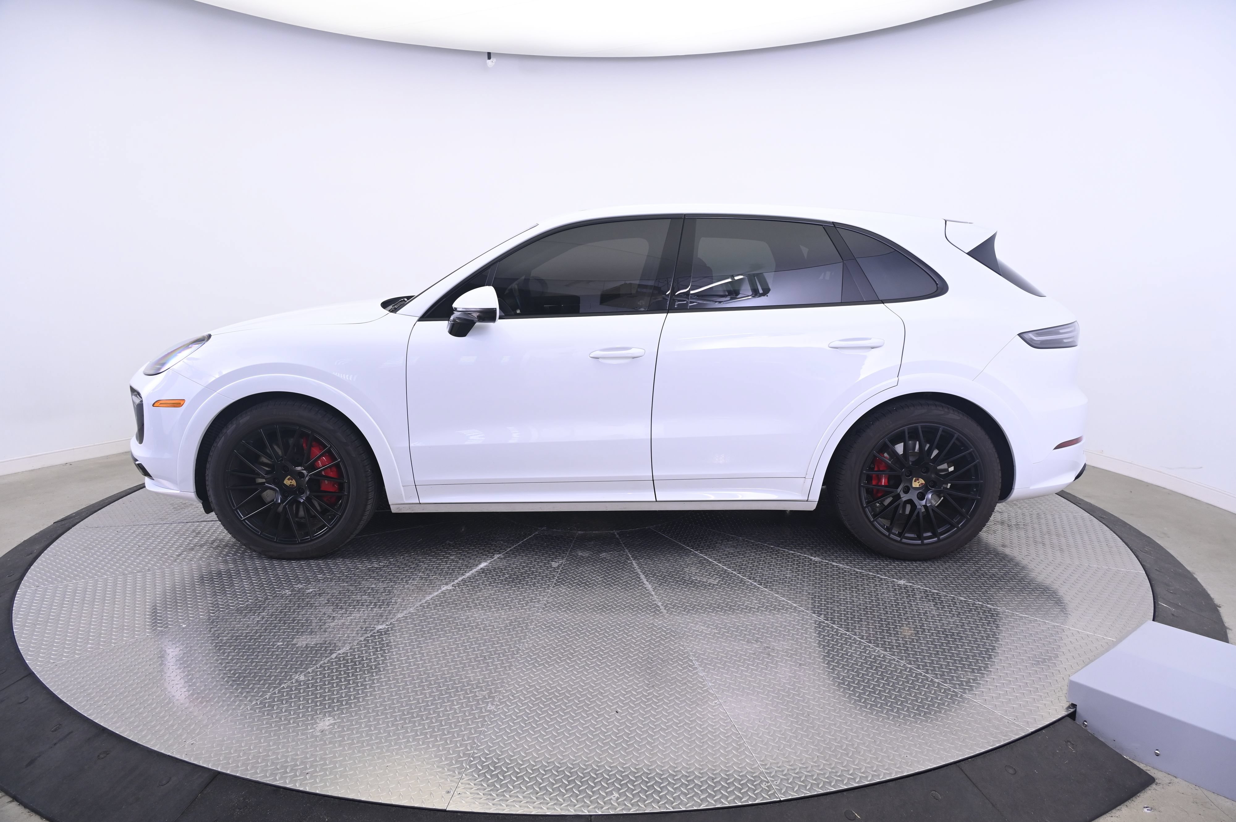 Certified 2023 Porsche Cayenne GTS AWD/4WD image 2
