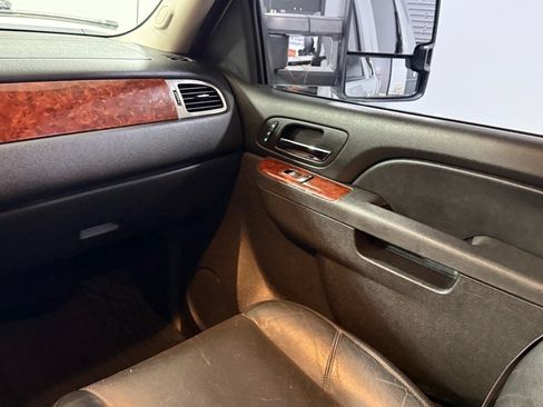 Used 2013 GMC Sierra 2500 SLT w/ Suspension Package, Off-Road image 13