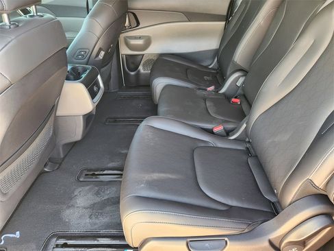 New 2026 Kia Carnival EX image 19
