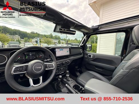 Used 2024 Jeep Wrangler High Altitude AWD/4WD image 18