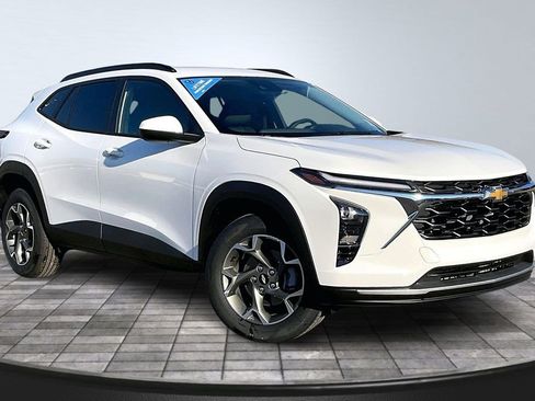 New 2026 Chevrolet Trax LT w/ Driver Confidence Package image 2