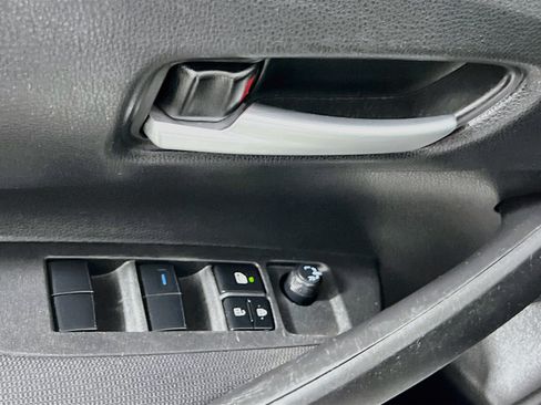 Used 2021 Toyota Corolla LE FWD image 17
