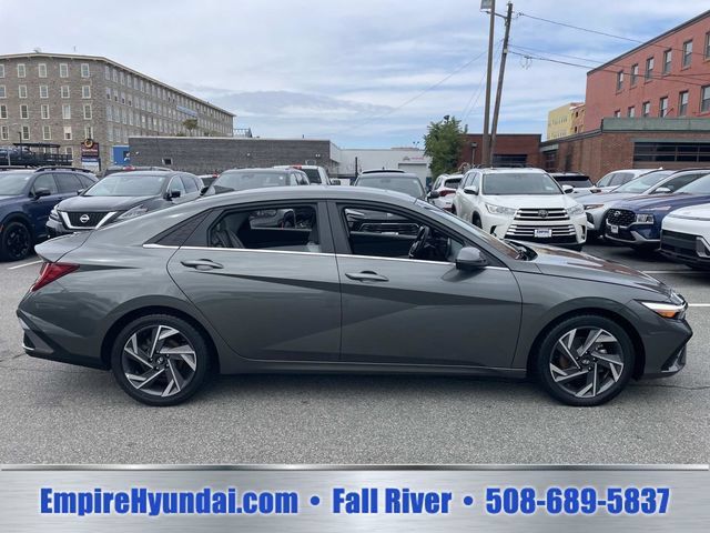 Used 2024 Hyundai Elantra Limited FWD image 3