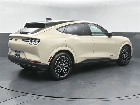 Used 2025 Ford Mustang Mach-E Premium image 7