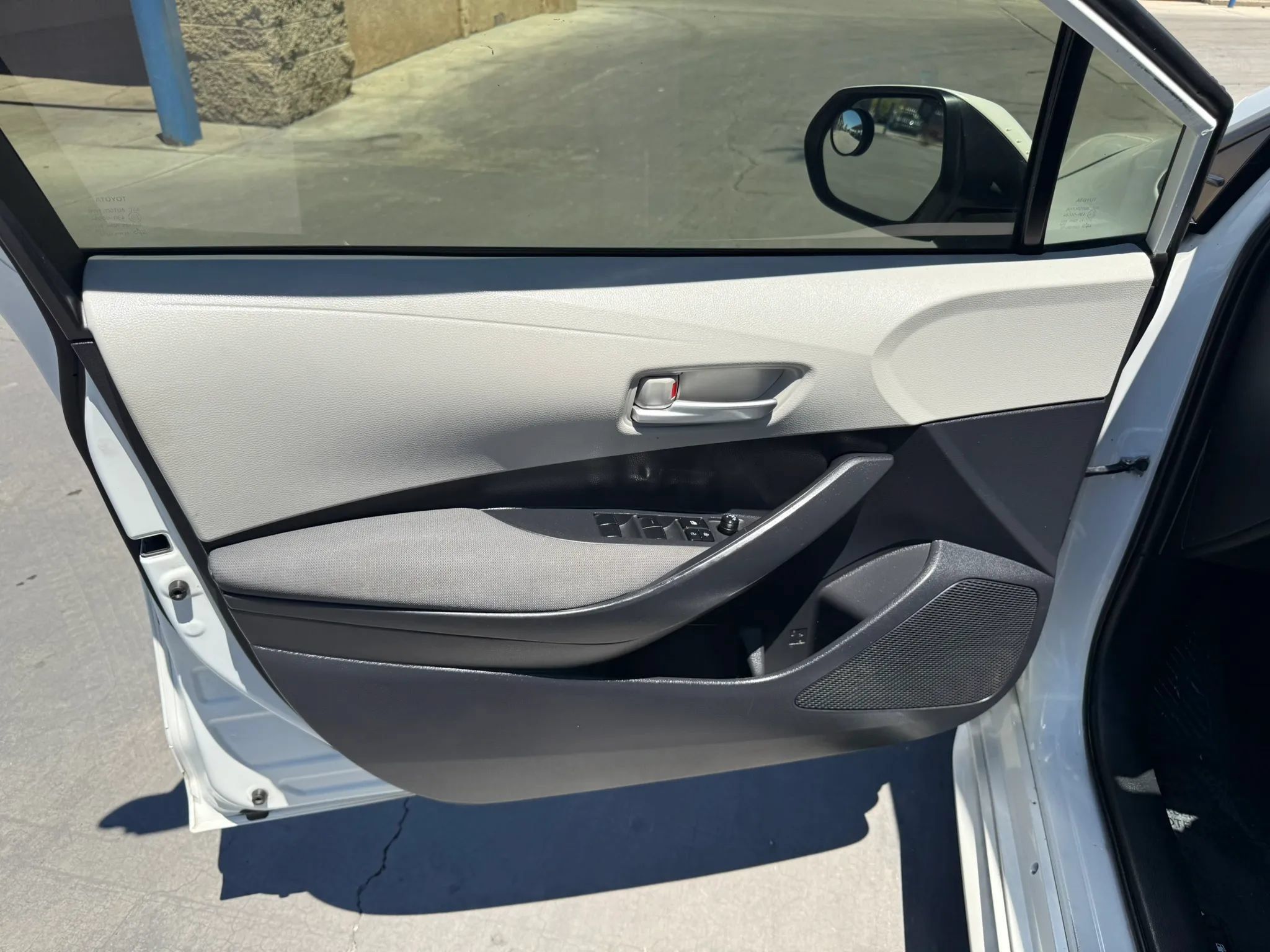Used 2021 Toyota Corolla LE w/ Carpet Mat Package (TMS) FWD image 18