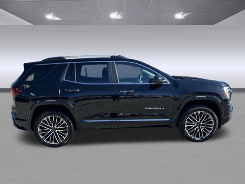 Used 2026 GMC Terrain Denali image 2
