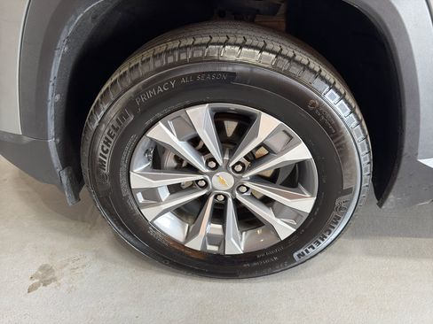 Used 2025 Chevrolet Equinox LT w/ Convenience Package II AWD/4WD image 9