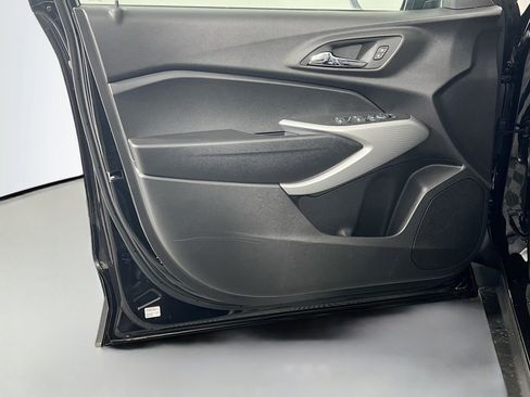 New 2026 Chevrolet Trax RS w/ Sunroof Package image 17