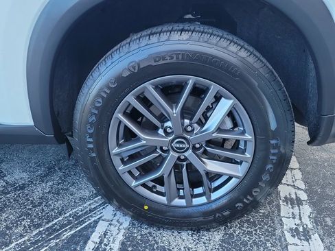 Used 2025 Nissan Rogue S image 9