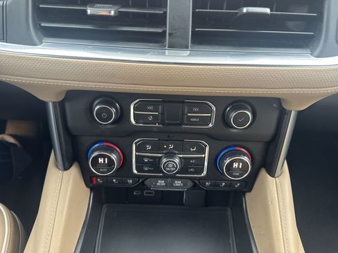 Used 2021 Chevrolet Suburban Premier image 19