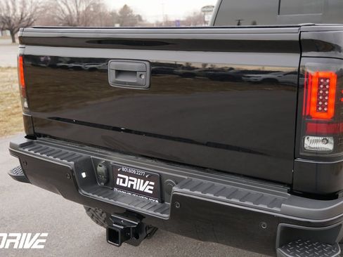 Used 2015 GMC Sierra 2500 Denali w/ Duramax Plus Package image 10