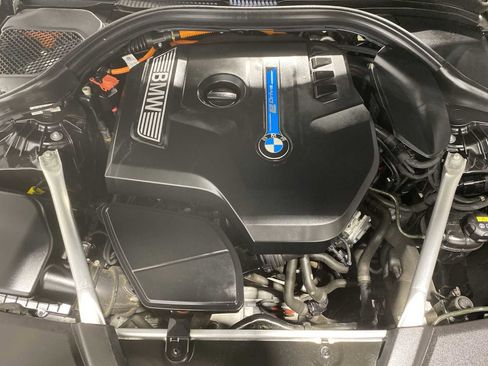 Used 2019 BMW 530e xDrive w/ Convenience Package image 9