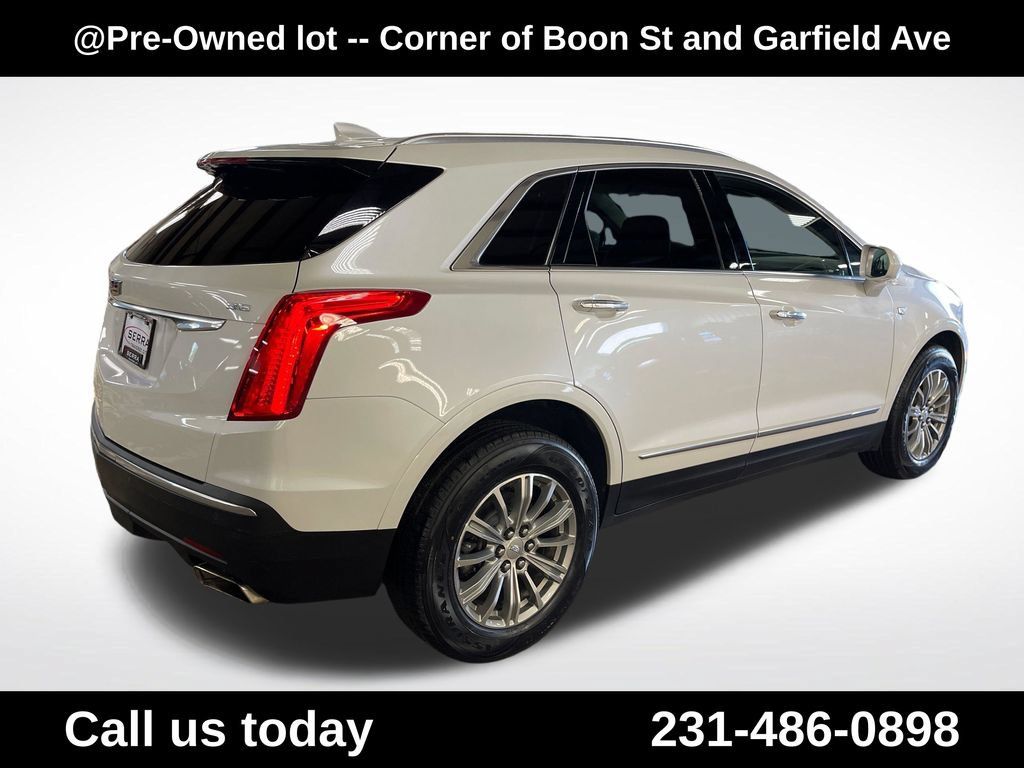 Used 2017 Cadillac XT5 Luxury w/ Driver Awareness Package AWD/4WD image 5