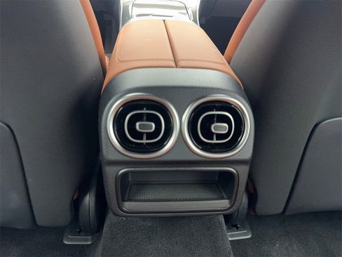 Used 2025 Mercedes-Benz C 300 Sedan image 65