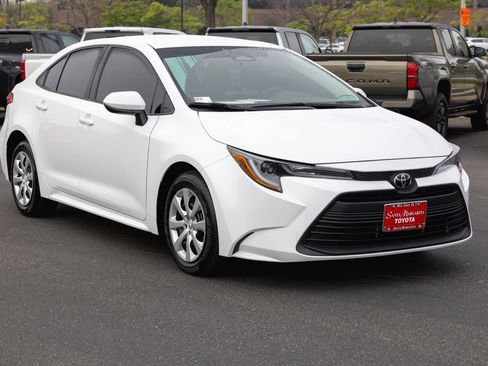 Certified 2025 Toyota Corolla LE image 3