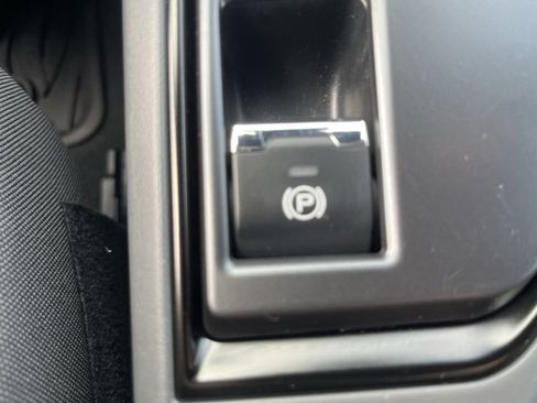 Used 2025 Subaru Crosstrek 2.0i image 36