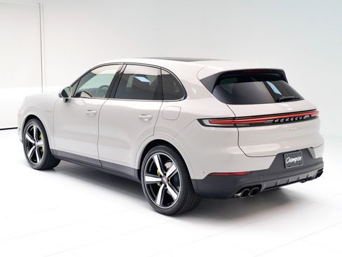 New 2026 Porsche Cayenne S image 3