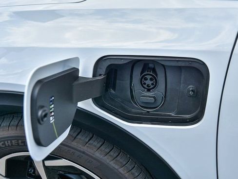 Used 2025 Chevrolet Equinox EV LT image 8