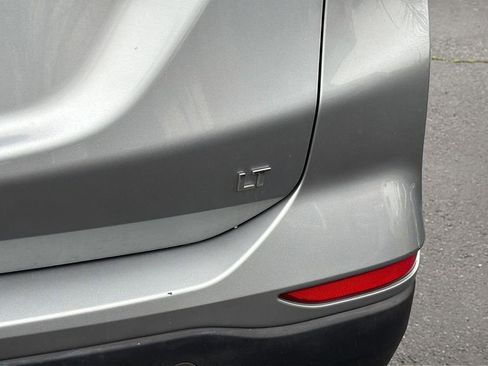 Used 2023 Chevrolet Equinox LT image 11