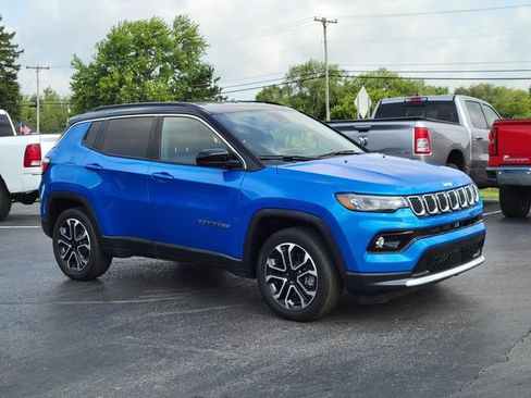 Used 2023 Jeep Compass Limited AWD/4WD image 2