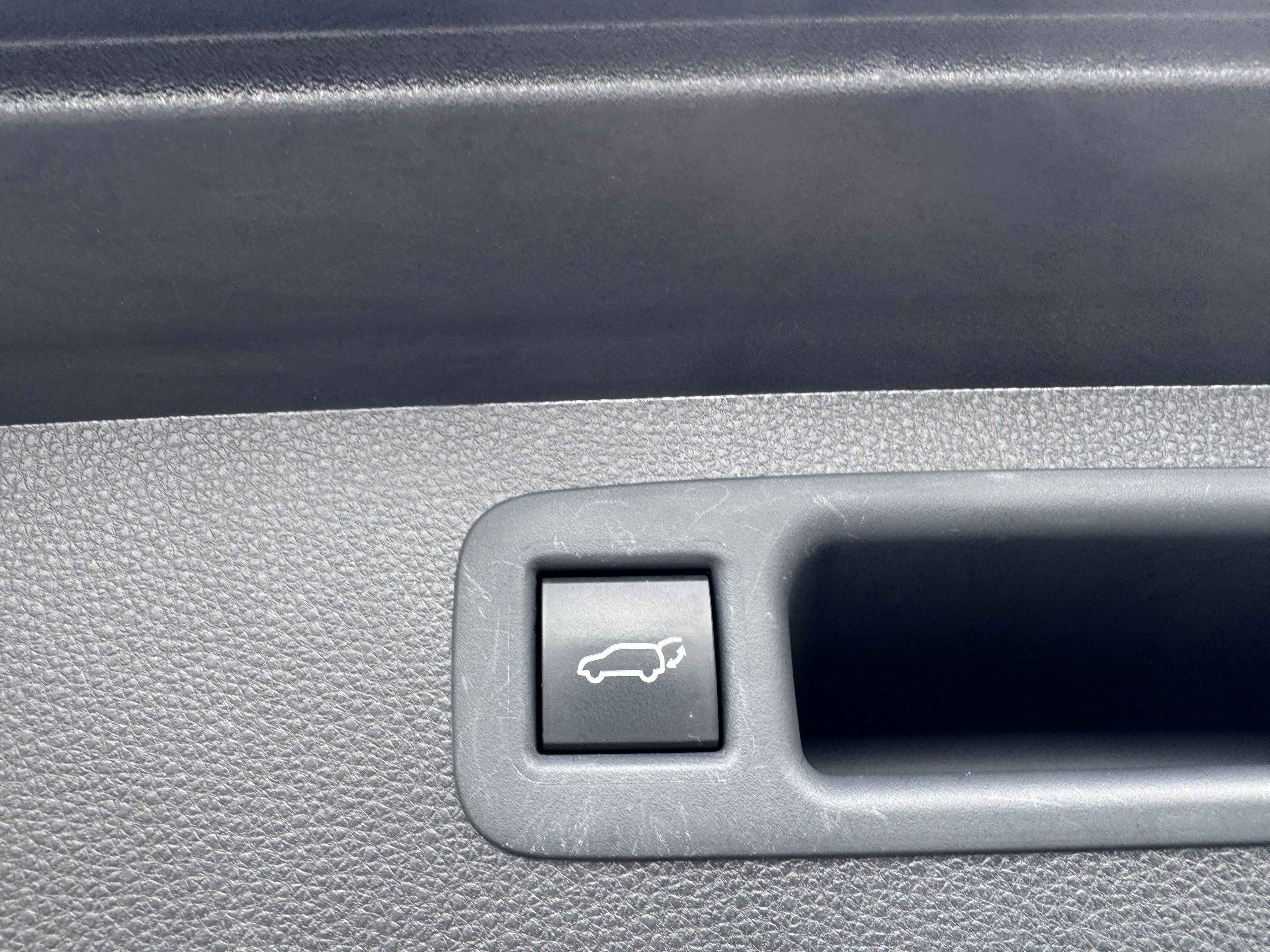 Certified 2021 Toyota Highlander XSE FWD image 28