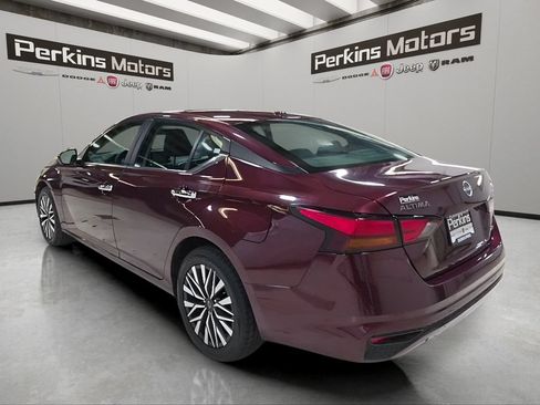 Used 2024 Nissan Altima 2.5 SV AWD/4WD image 3