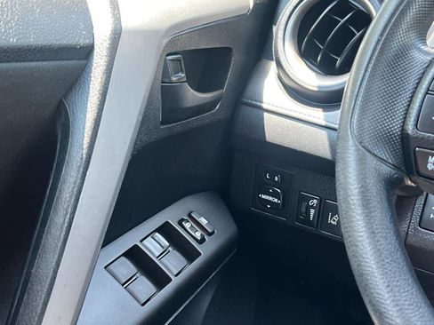 Used 2017 Toyota RAV4 LE AWD/4WD image 22
