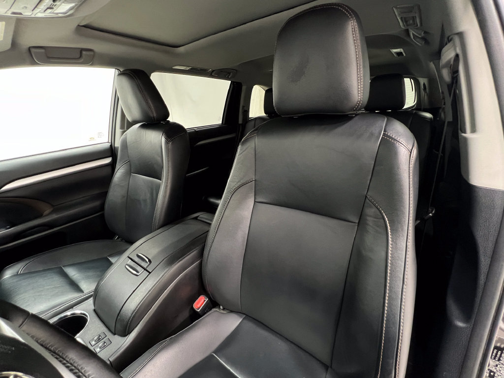 Used 2019 Toyota Highlander XLE AWD/4WD image 15