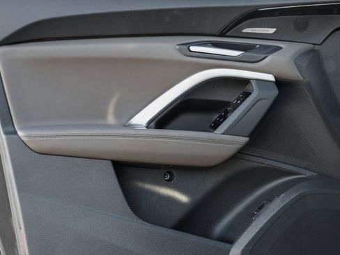 Used 2025 Audi Q5 Premium Plus w/ Premium Plus image 23