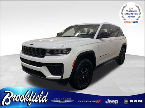 New 2026 Jeep Grand Cherokee Altitude AWD/4WD image 3