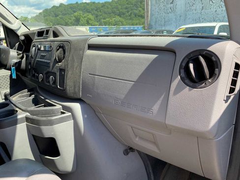 Used 2017 Ford E-450 and Econoline 450 Super Duty image 22
